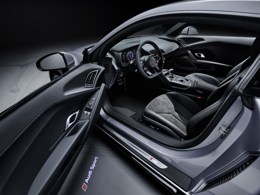 Интерьер Audi R8 V10 RWD Coupe 2019 года  (WW) (фото 5 из 34)